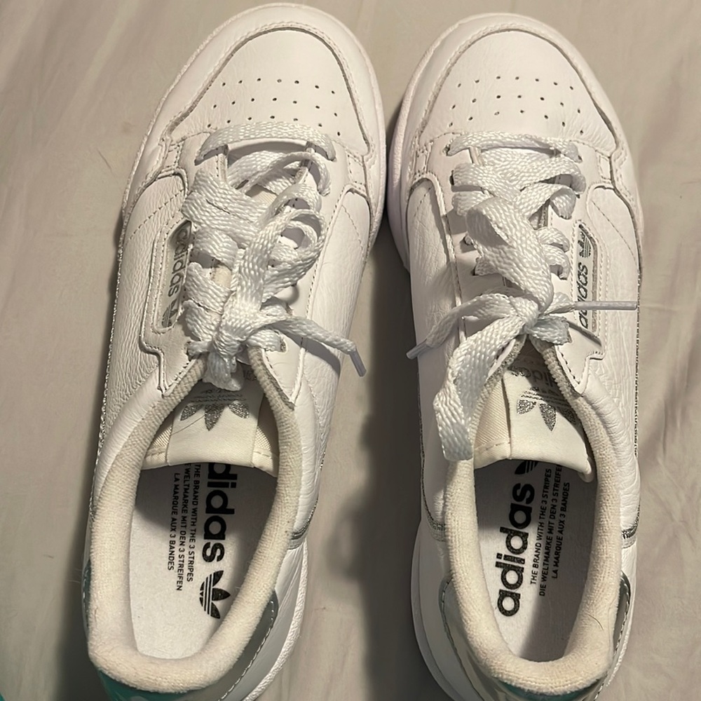 New without box Adidas women’s shoes size 7.5 never worn